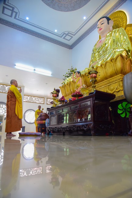 Pratimoksa commandment rite and precept listen at Hoang Phap pagoda